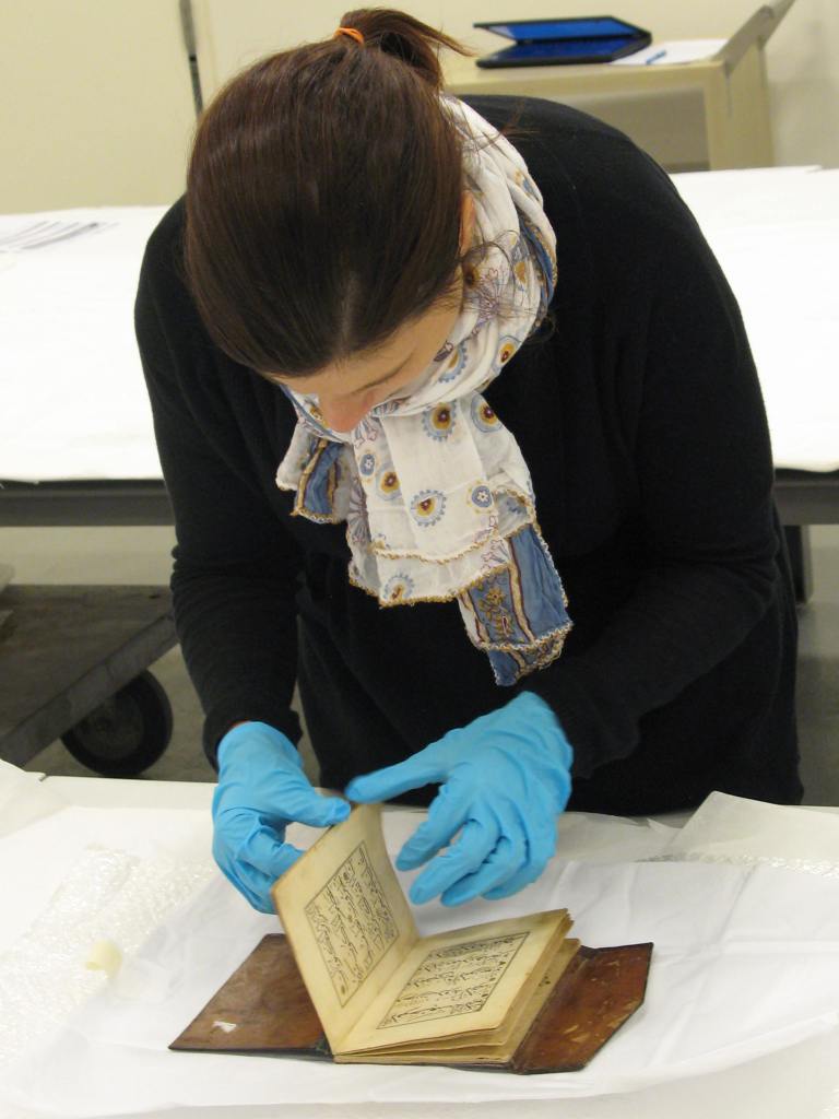 Condition check of a Chinese Qur'an.